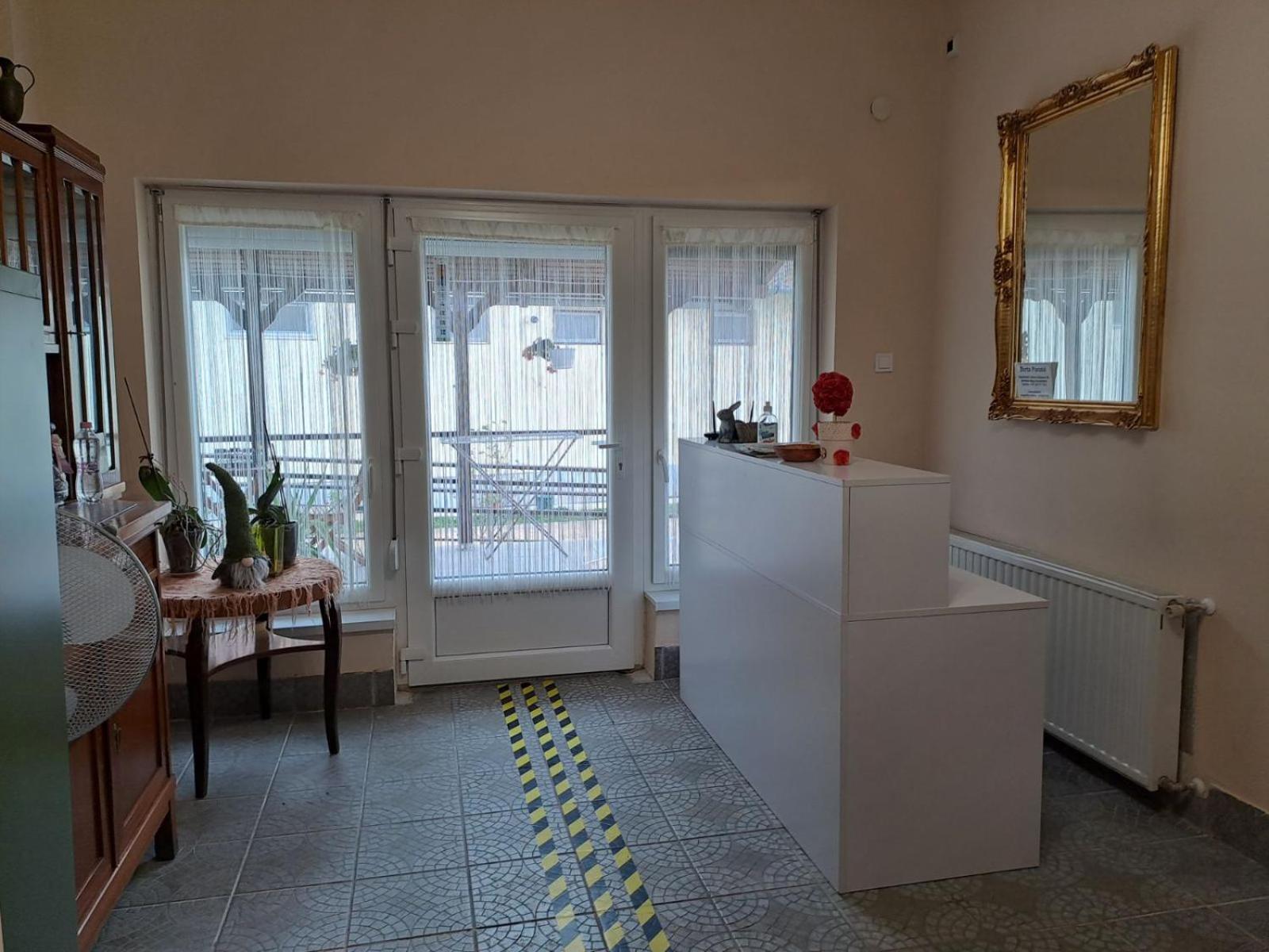 Berta Panzio Bed and Breakfast Hajdúszoboszló Buitenkant foto